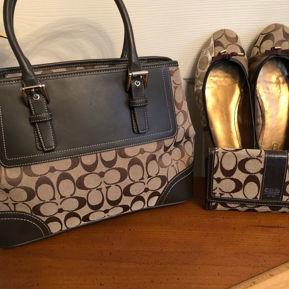 Authentic Coach Handbag - Picture 3 of 6